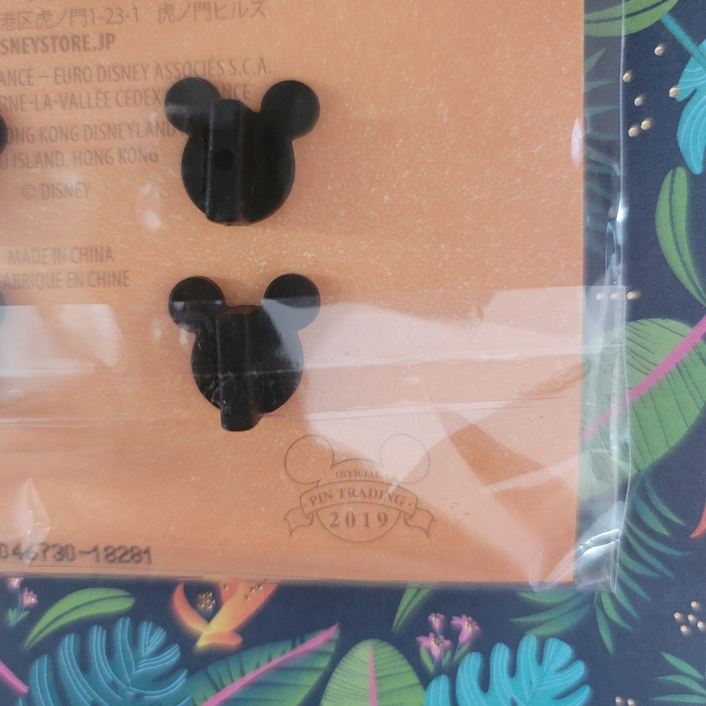 Timon & Pumbaa Pin Set - Picture 4 of 4